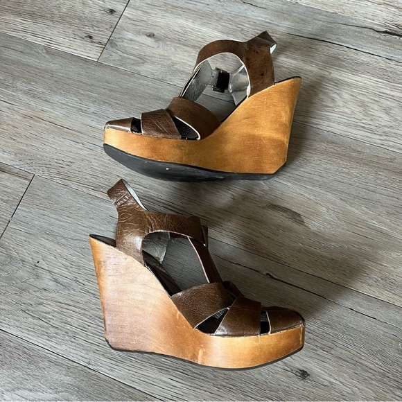Matiko Wooden Wedge Sandal - Picture 5 of 8